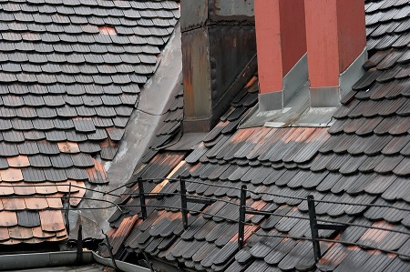 What Causes a Leaky Chimney